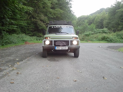 lada mit rammbügel.jpg